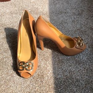 Nine West tan peep toe heels